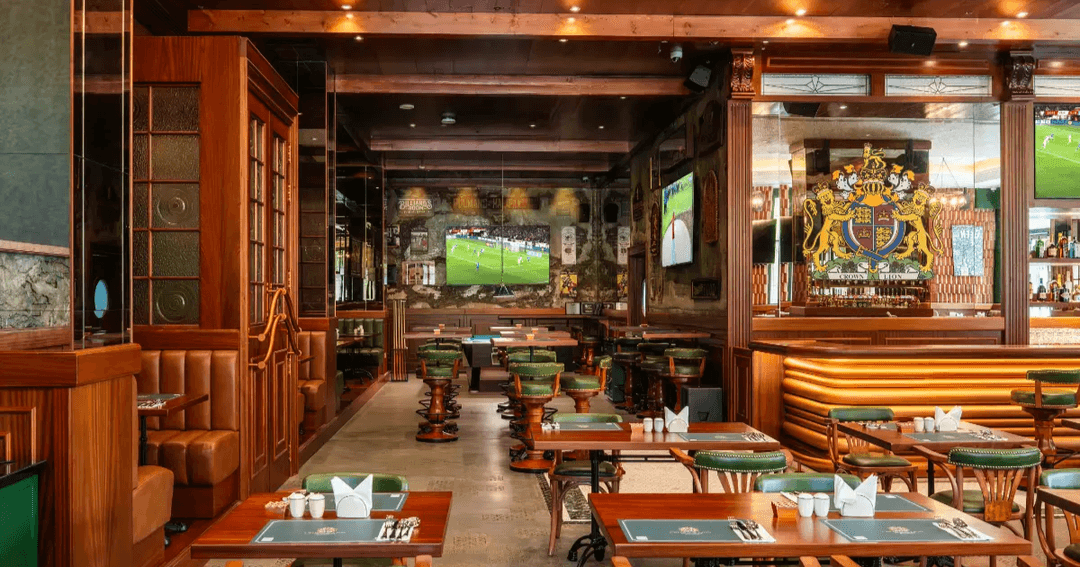 crown & lion interior 2