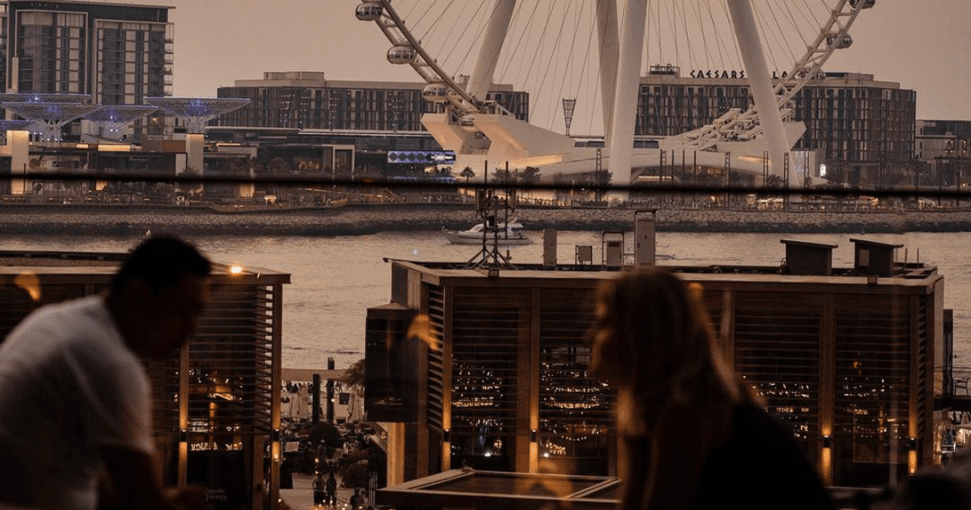 Couple on a date at Somiya Lounge with a view of the ocean