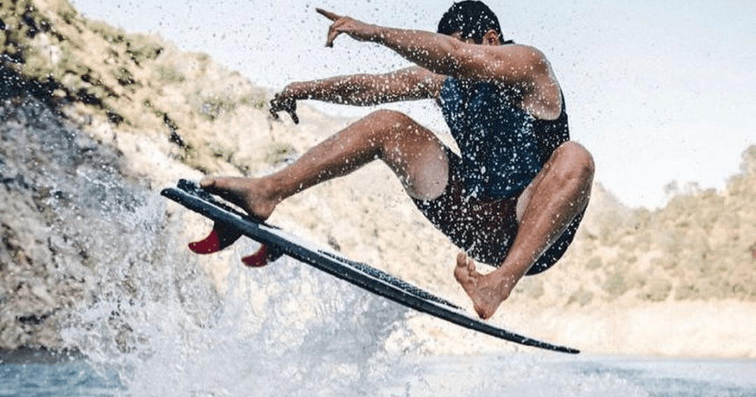 Chris Wolter wakesurfing