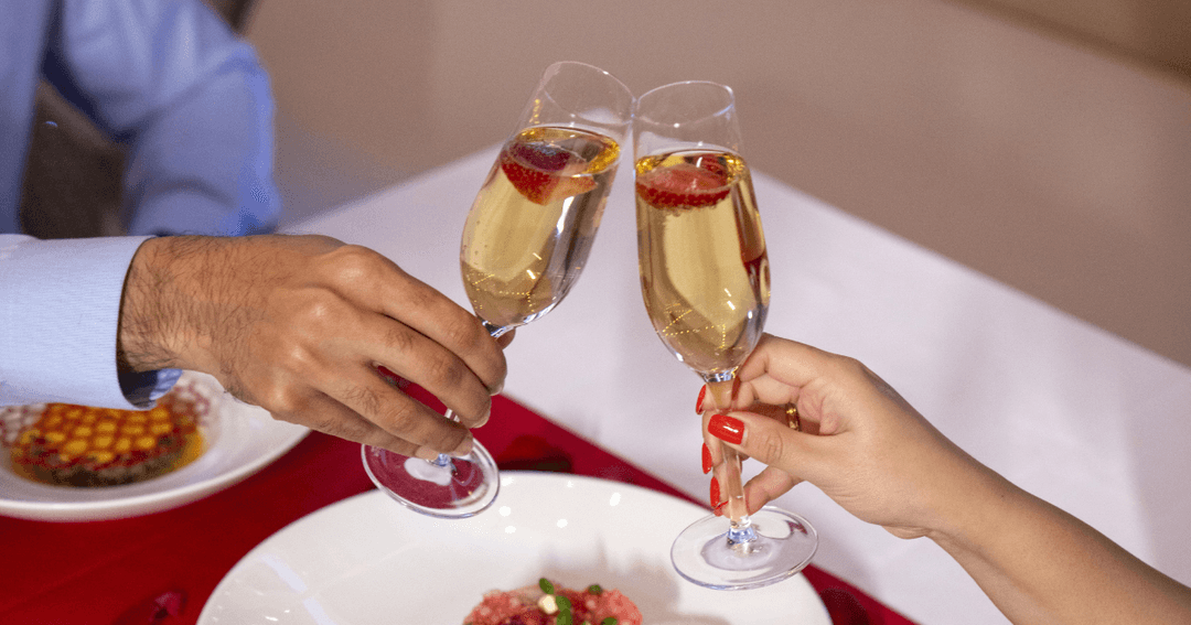 Couple toasting the champagne glasses