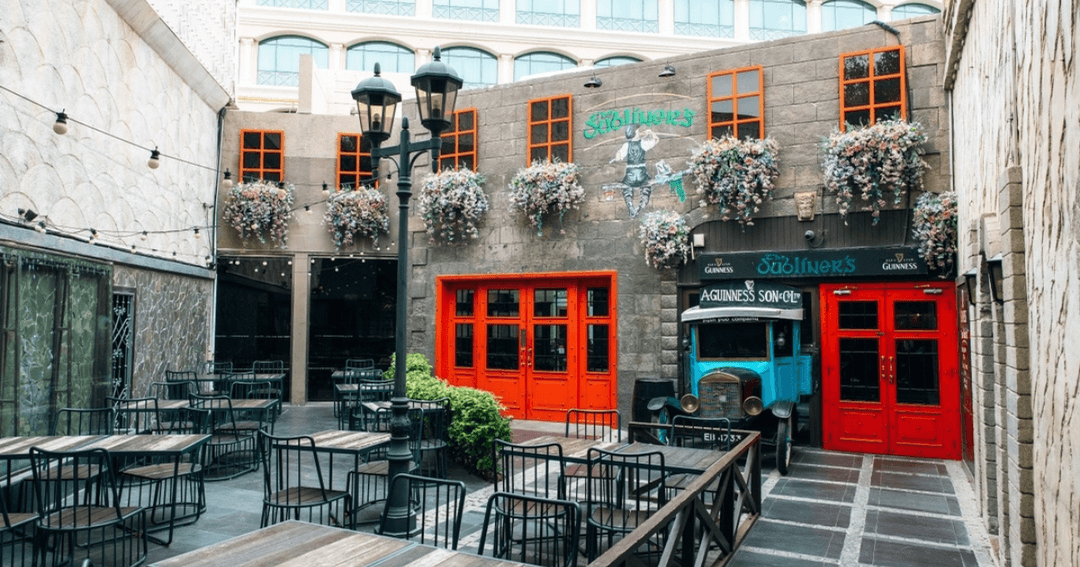 Outside dining area at Dubliner's