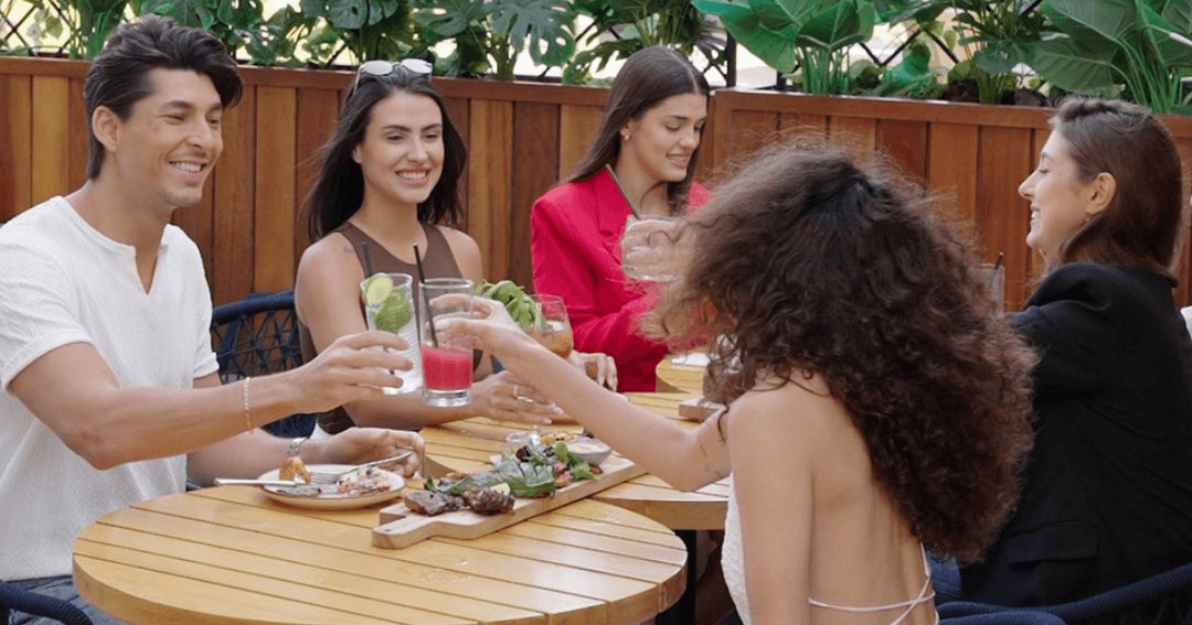 friends dining outside dubai