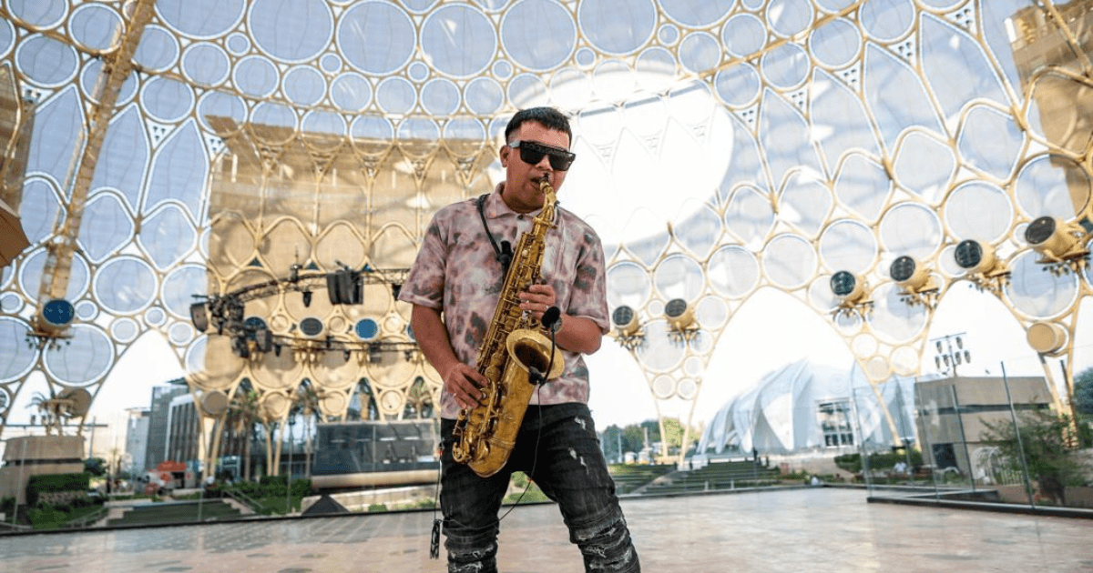 saxophonist at expo city